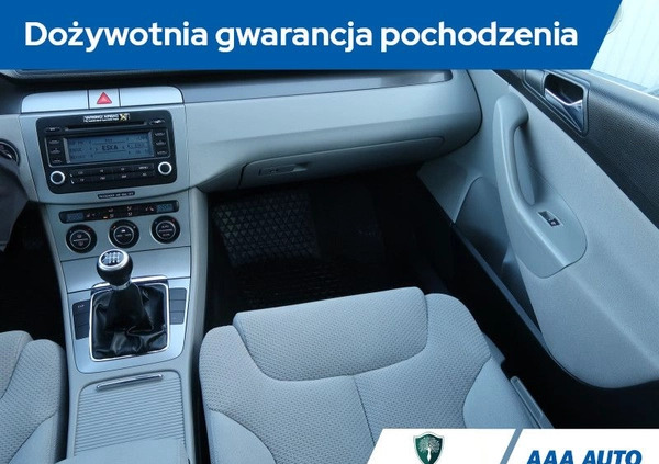 Volkswagen Passat cena 14000 przebieg: 249470, rok produkcji 2005 z Bielsko-Biała małe 254